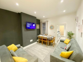 Emerald Living - Stoke-on-Trent Close to City Centre - Free Parking - Reduced rates for longer stays!